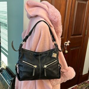 Dooney & Bourke  EUC  Vintage Shoulder bag    black leather/gold tone accents